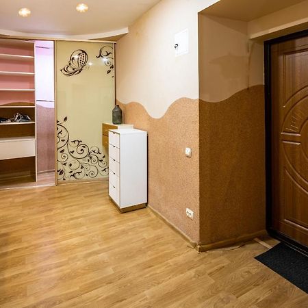 The Main Square! 2 Separated Bedrooms, Balcony Lviv Exterior photo