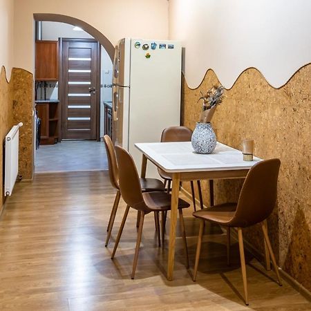 The Main Square! 2 Separated Bedrooms, Balcony Lviv Exterior photo