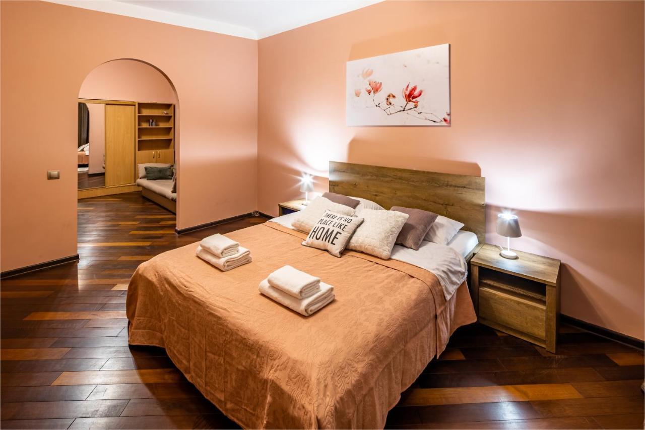 The Main Square! 2 Separated Bedrooms, Balcony Lviv Exterior photo