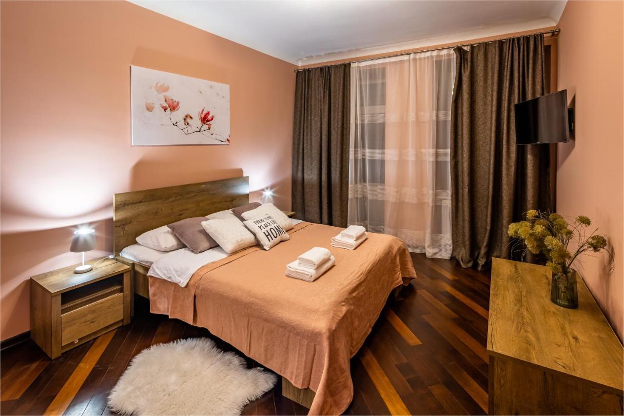 The Main Square! 2 Separated Bedrooms, Balcony Lviv Exterior photo