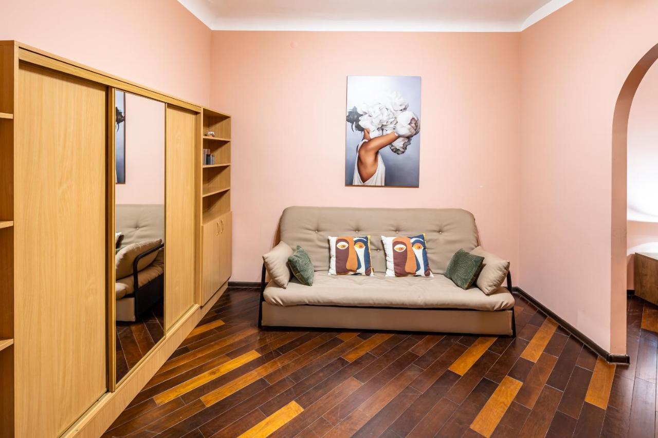 The Main Square! 2 Separated Bedrooms, Balcony Lviv Exterior photo