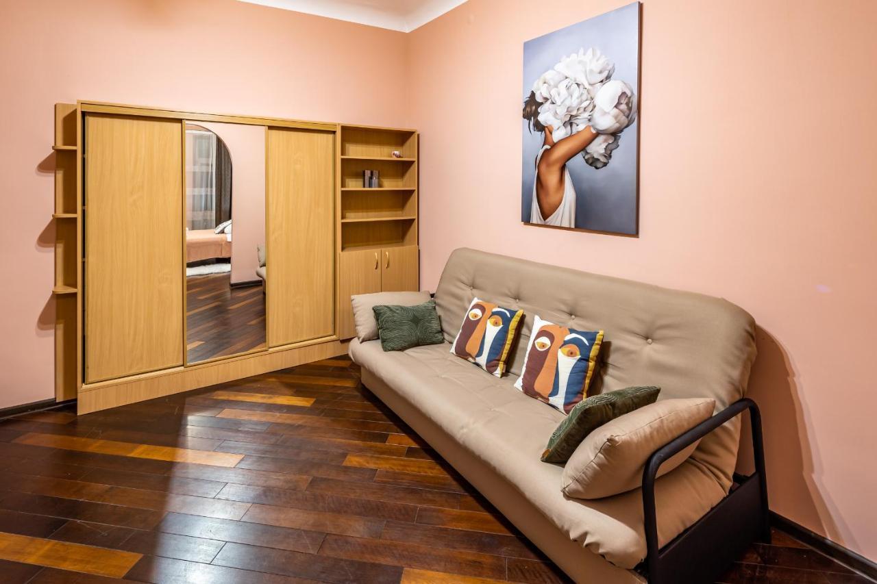 The Main Square! 2 Separated Bedrooms, Balcony Lviv Exterior photo