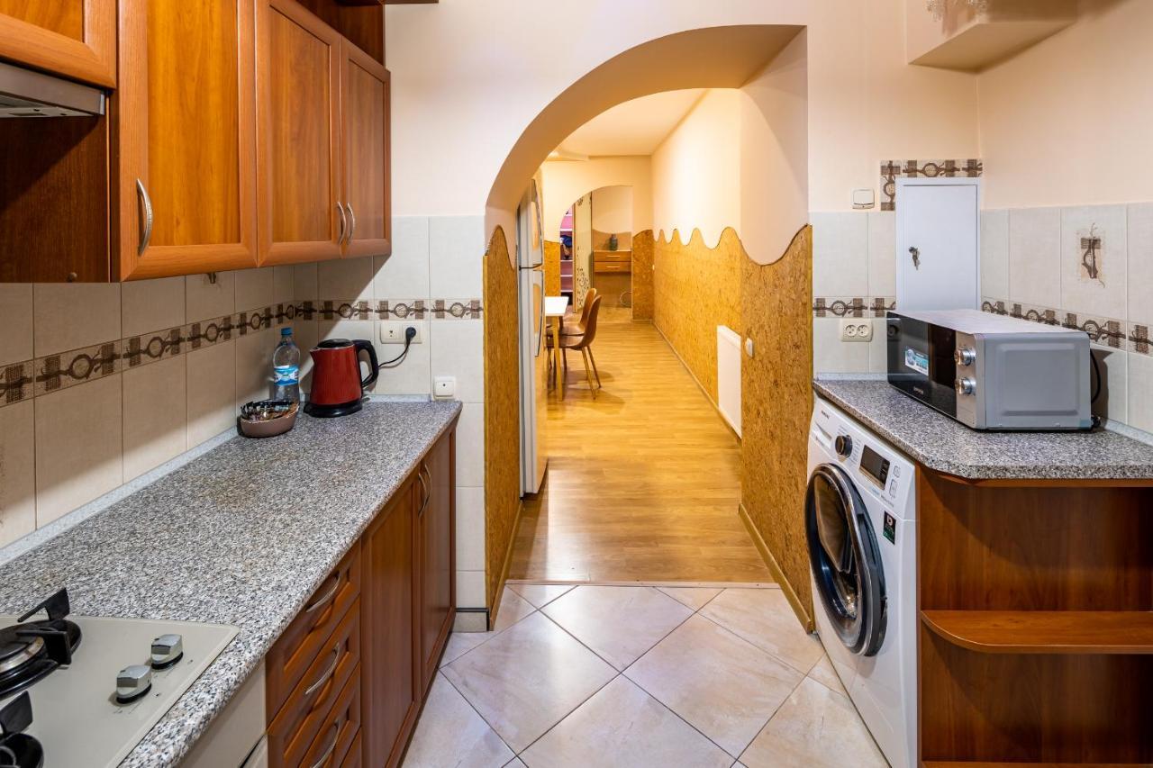 The Main Square! 2 Separated Bedrooms, Balcony Lviv Exterior photo