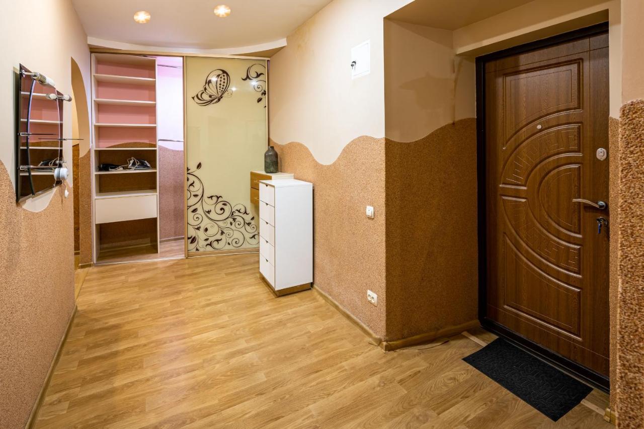 The Main Square! 2 Separated Bedrooms, Balcony Lviv Exterior photo