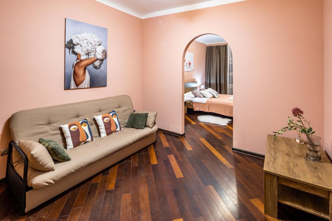 The Main Square! 2 Separated Bedrooms, Balcony Lviv Exterior photo