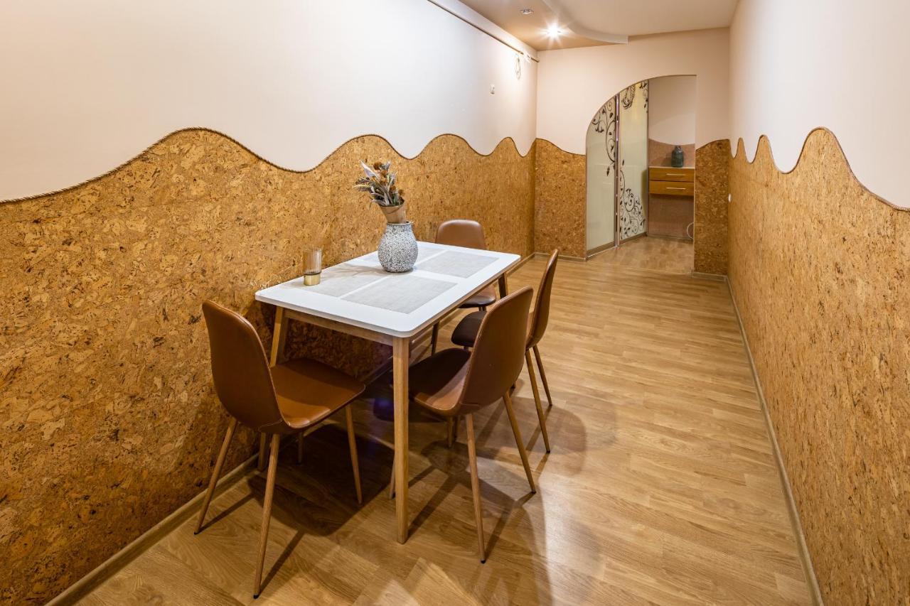 The Main Square! 2 Separated Bedrooms, Balcony Lviv Exterior photo