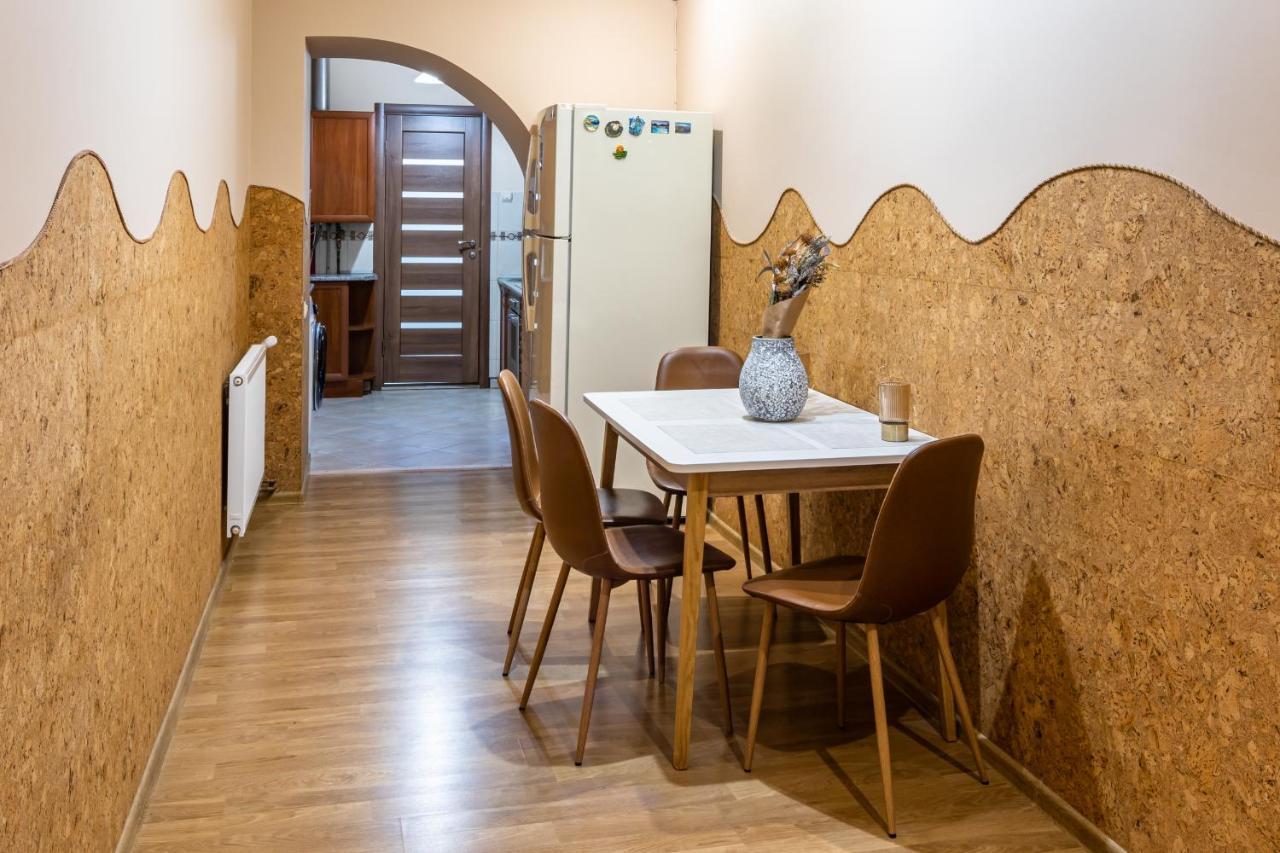 The Main Square! 2 Separated Bedrooms, Balcony Lviv Exterior photo