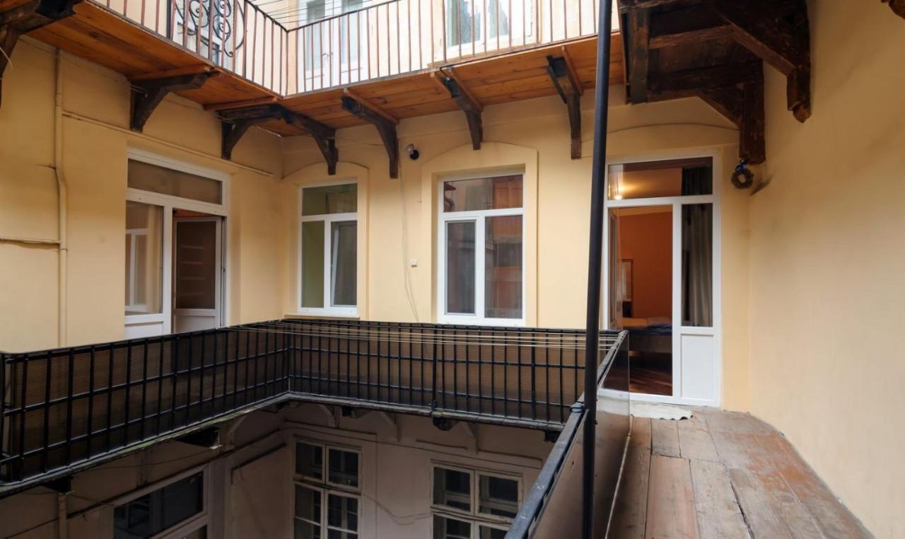 The Main Square! 2 Separated Bedrooms, Balcony Lviv Exterior photo